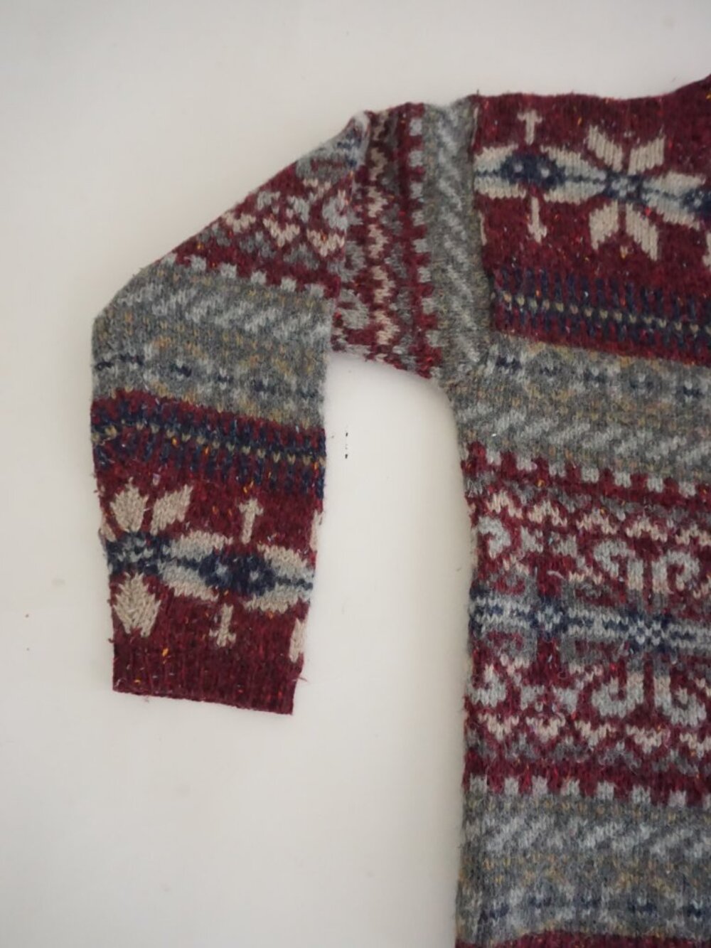 Vintage American Eagle Outfitters Burgundy Fair Isle Snowflake Wool Cardigan L - Picture 8 of 9